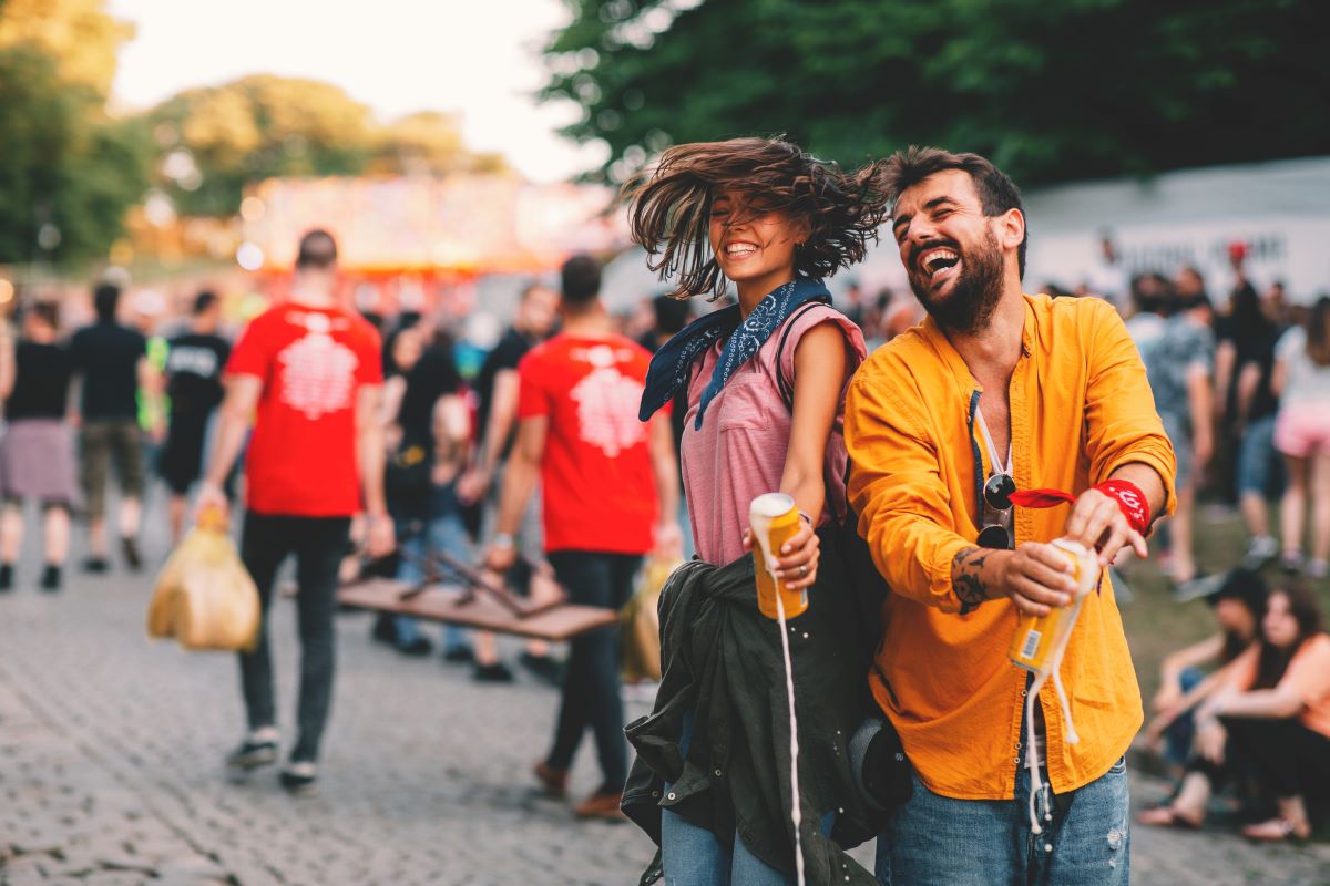 Straßenfest organisieren: Genehmigungen & Checkliste